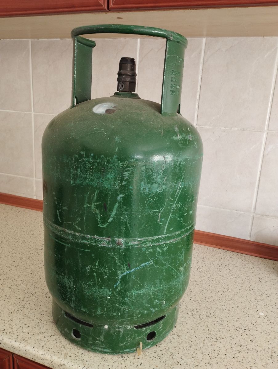 Empty gas cylinder