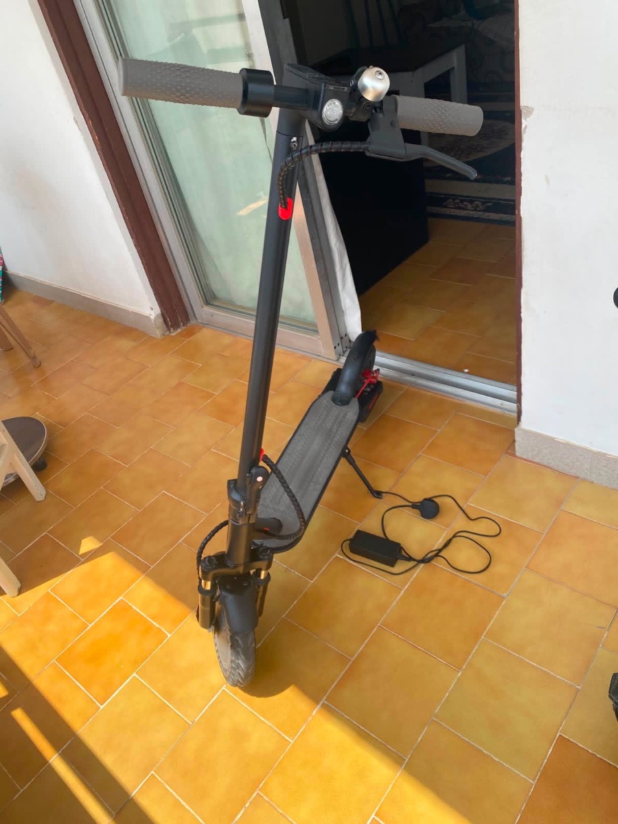Foldable Electric scooter . $400 .