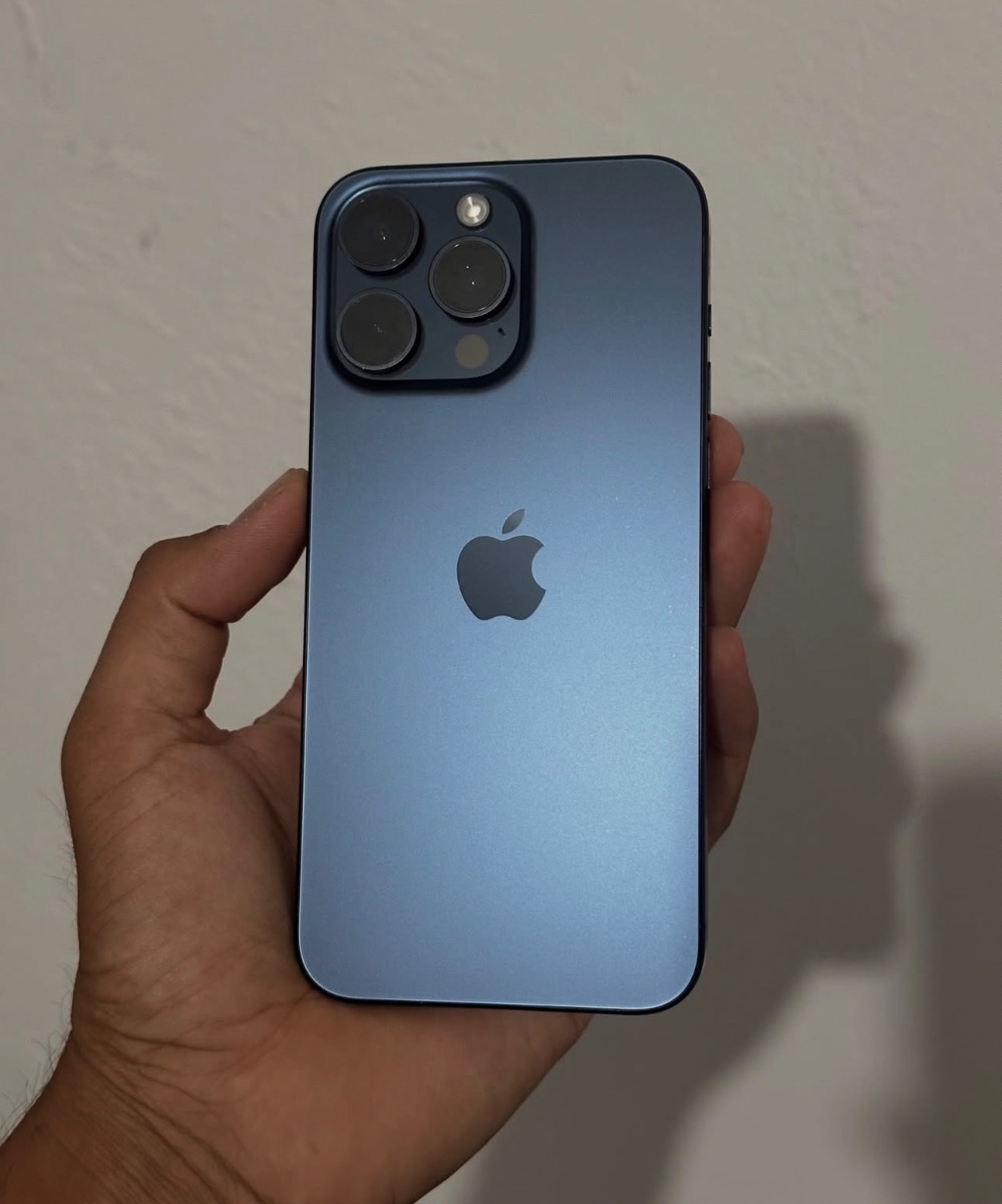 Iphone 15 pro max 256 gb 85% battery health. OLED Display. Fully registered. *$650*.