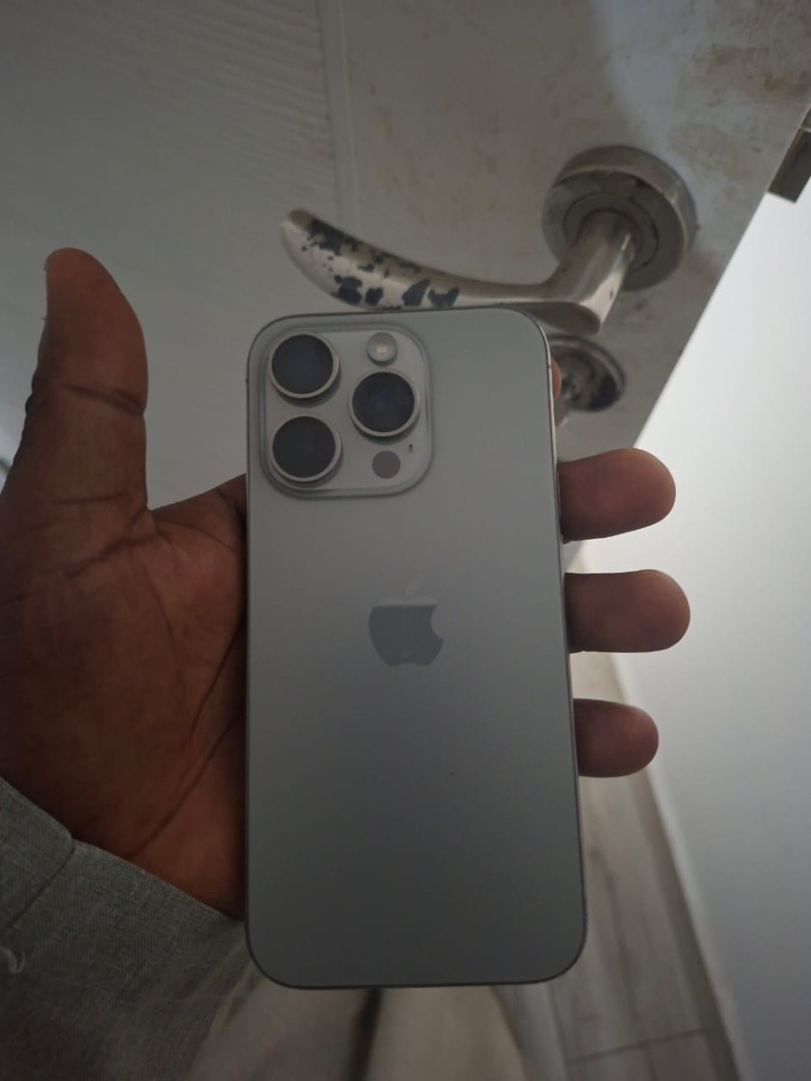 iPhone 15 pro 128 gb 86% battery health. Non registered. *$380*