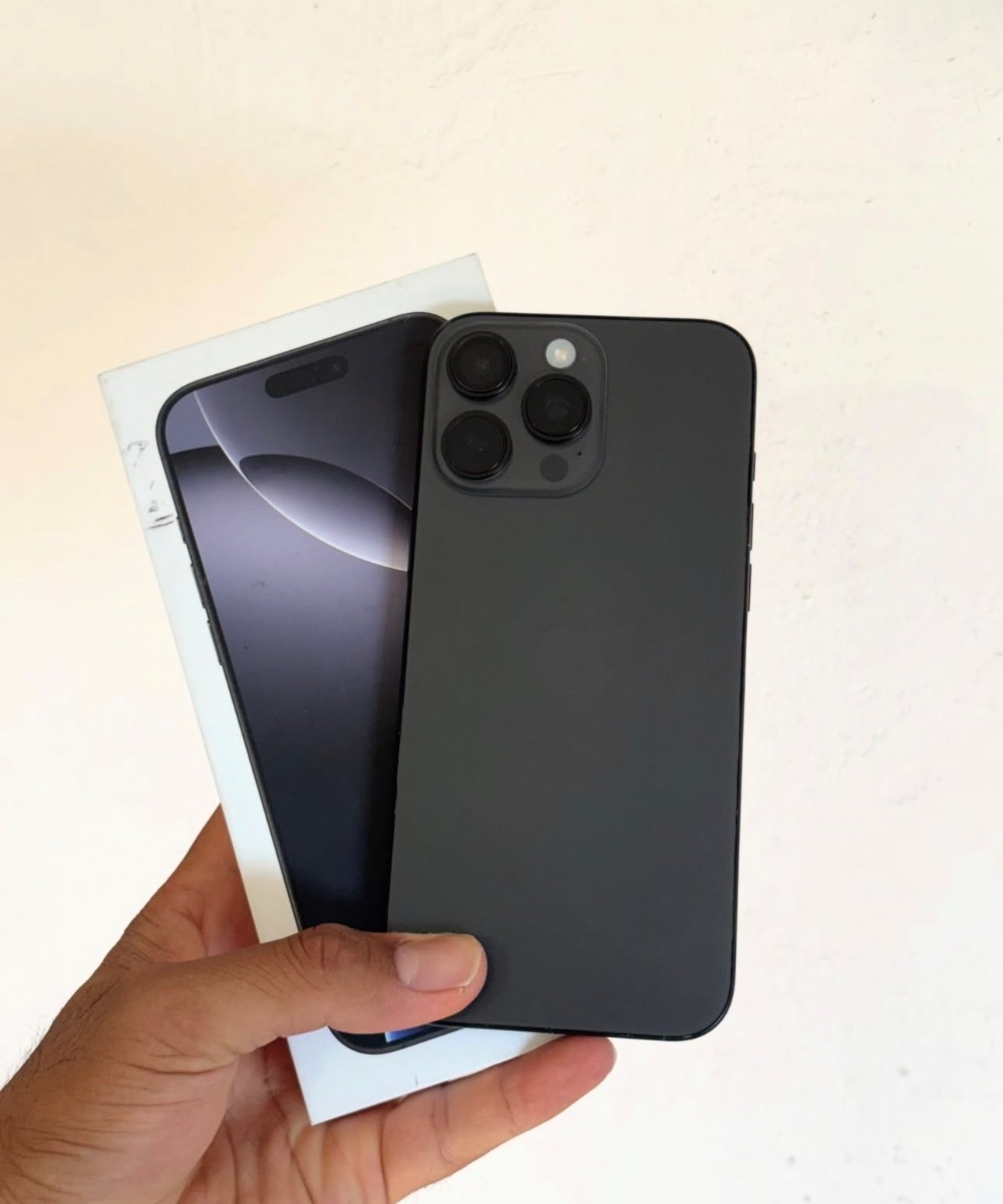Iphone 16 pro max 256 gb 89% battery health. Fully registered. *$880*.